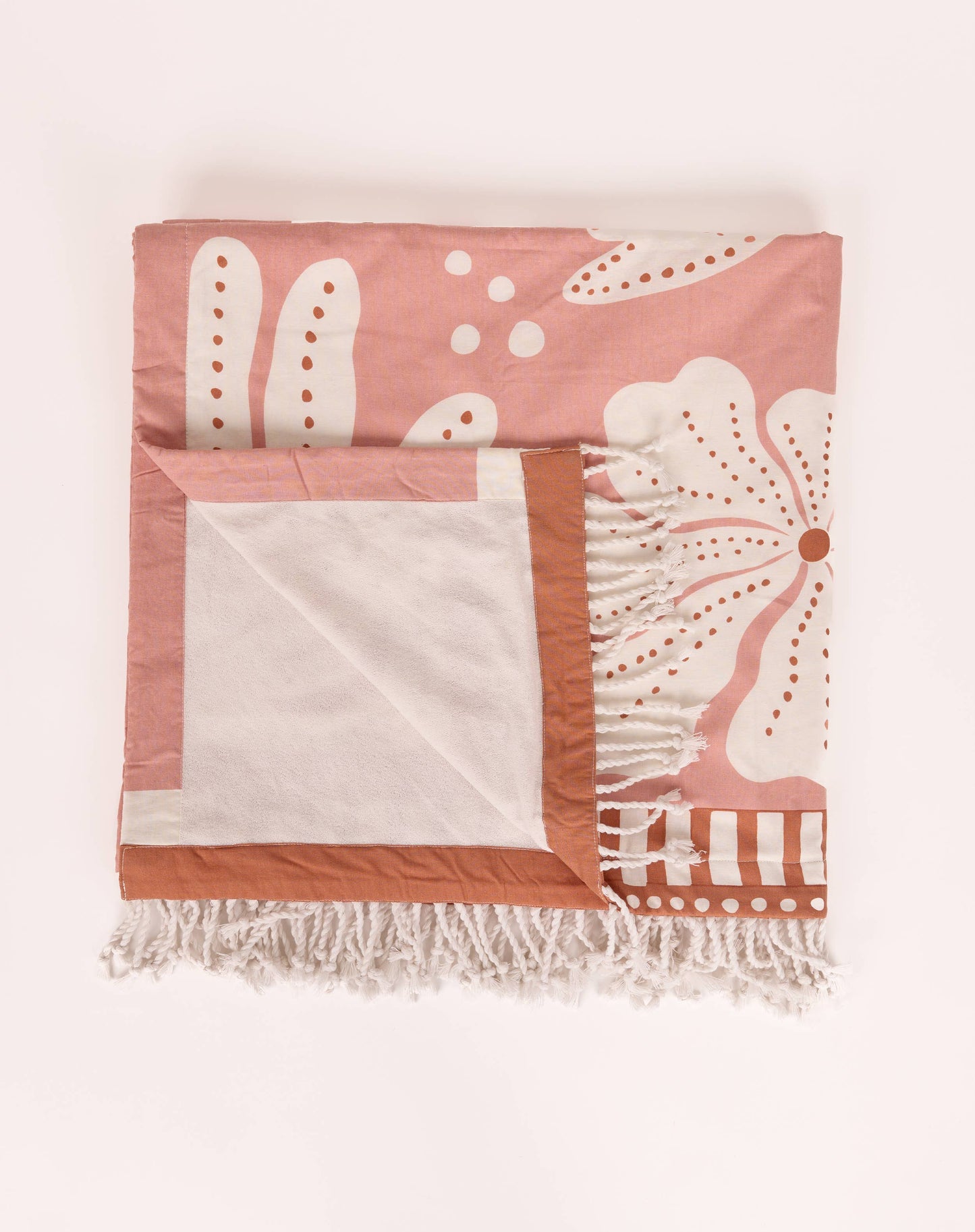 Serviette fouta 100 × 190 cm en coton imprimé et doublée en éponge, style bohème.
