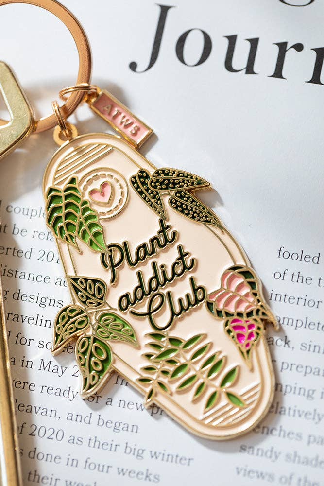 “Porte-clés ‘Plant Addict Club’ en émail doré, design végétal, accessoire pour les passionnés de plantes, All The Ways To Say.”