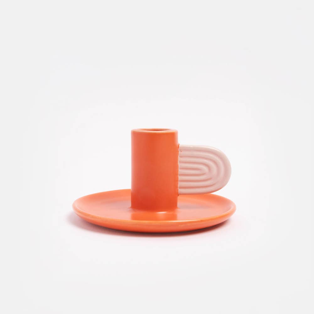 “Bougeoir en grès émaillé peint à la main, teintes orange et rose vibrantes, design moderne et élégant, Caroline Gardner.”