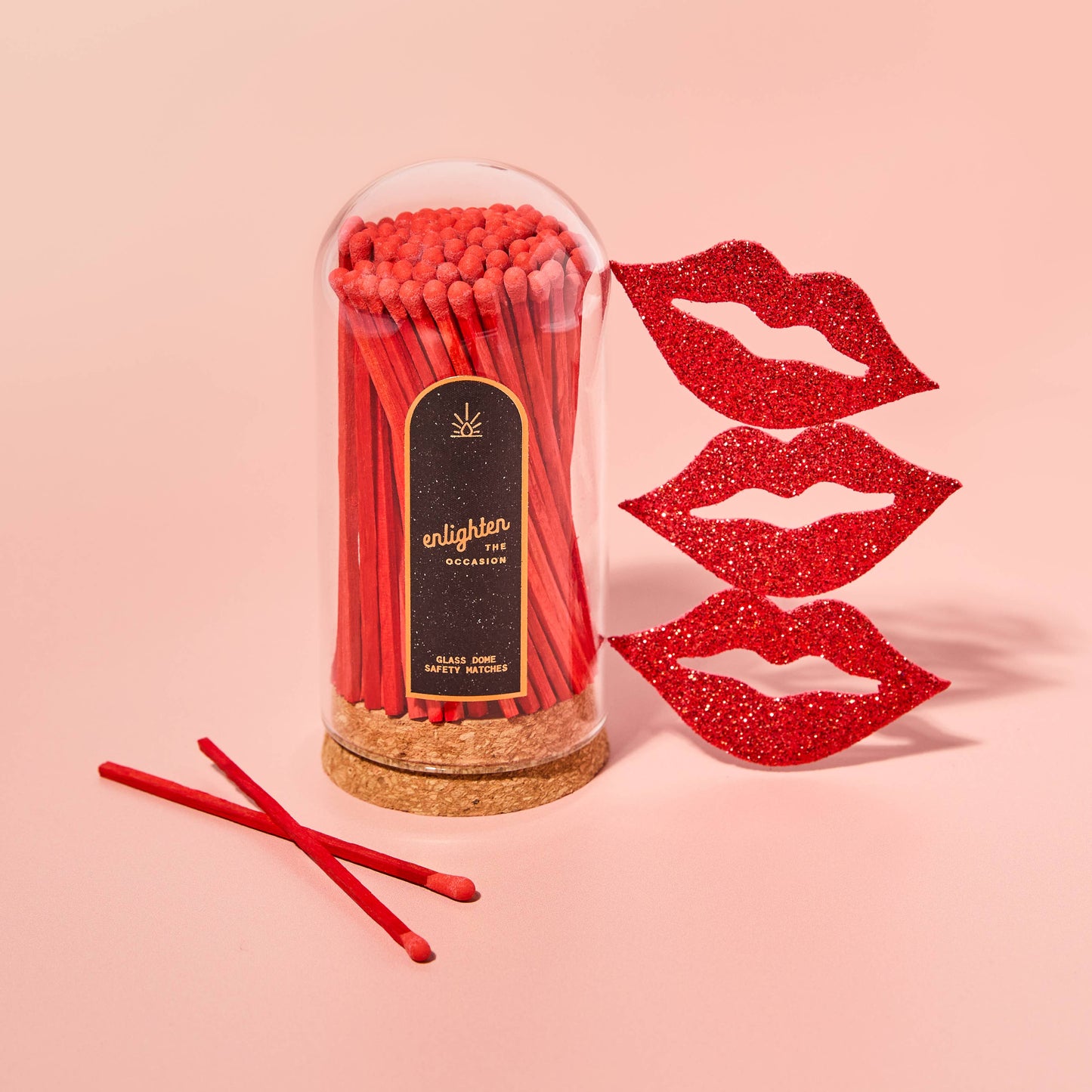 Dôme avec allumettes rouge rubis