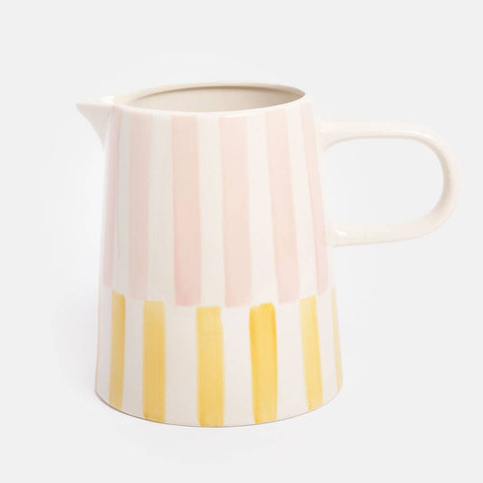 “Pichet en grès émaillé peint à la main avec rayures décalées en rose et jaune, poignée allongée, design unique et fini à la main, Caroline Gardner.”