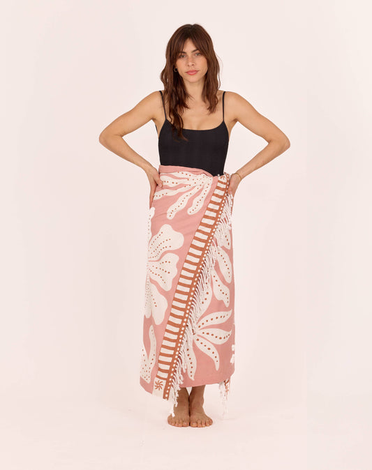 Serviette fouta 100 × 190 cm en coton imprimé et doublée en éponge, style bohème.