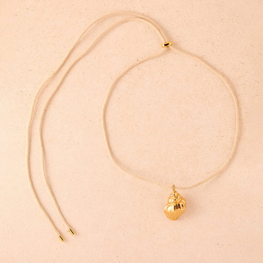 Collier coquillage doré ajustable, inspiration plage et été, style naturel chic
