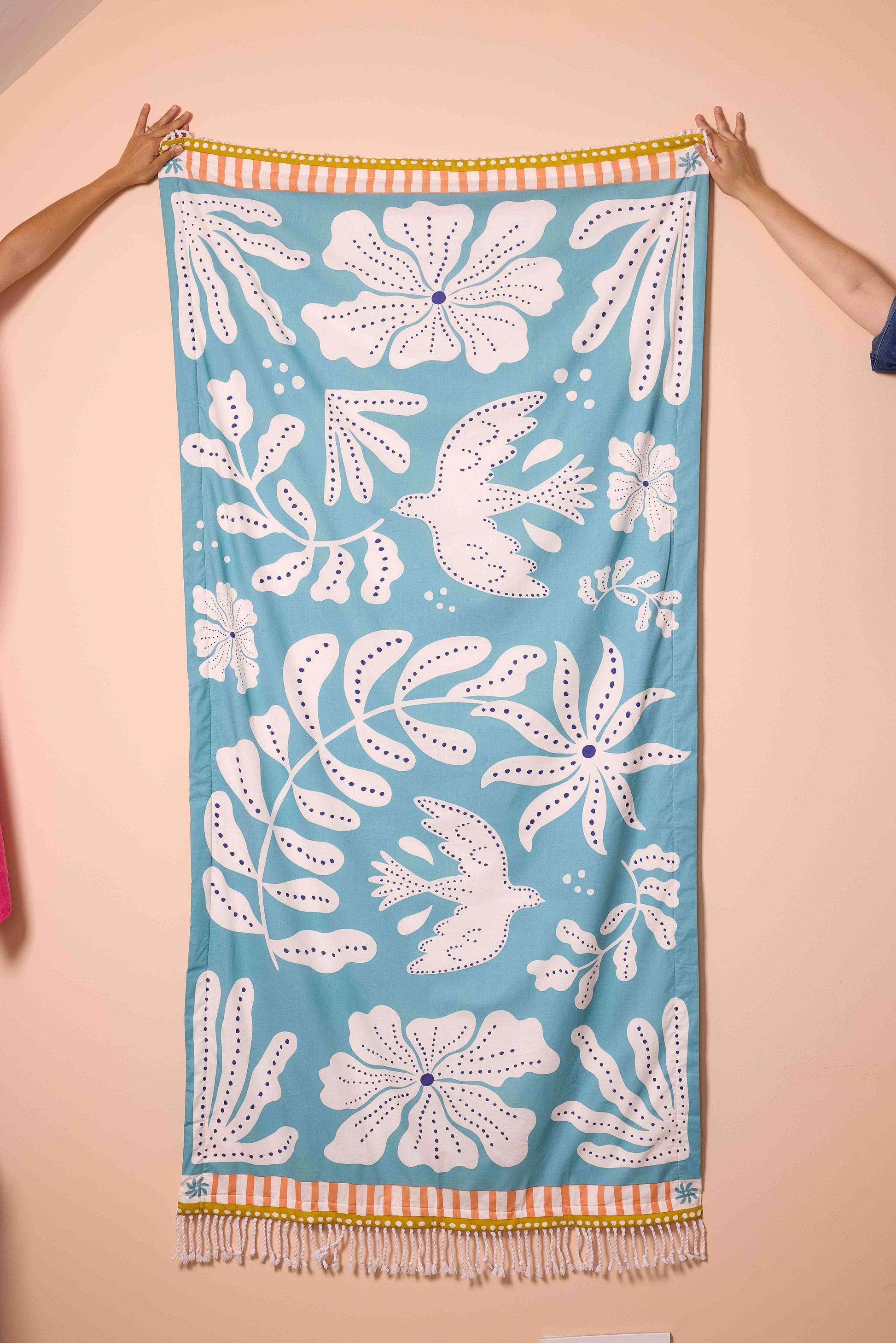 Serviette fouta 100 × 190 cm en coton imprimé et doublée en éponge, style bohème.