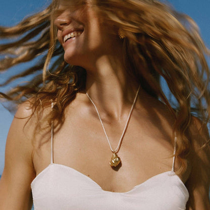 Collier coquillage doré ajustable, inspiration plage et été, style naturel chic
