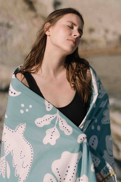 Serviette fouta 100 × 190 cm en coton imprimé et doublée en éponge, style bohème.